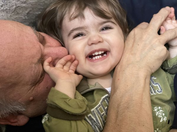 Comment un jeu de survie peut-il intégrer des éléments de gestion émotionnelle pour plus de profondeur?